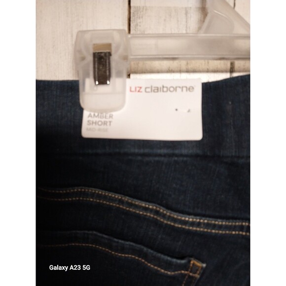 Liz Claiborne Amber Pull On Denim Short Size 10 NWT - Picture 5 of 7